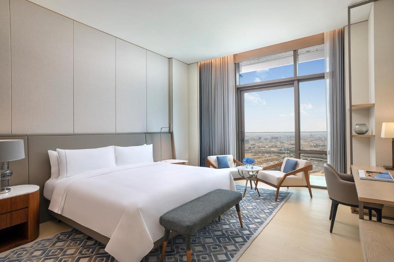 Shangri-la Hotel 5*